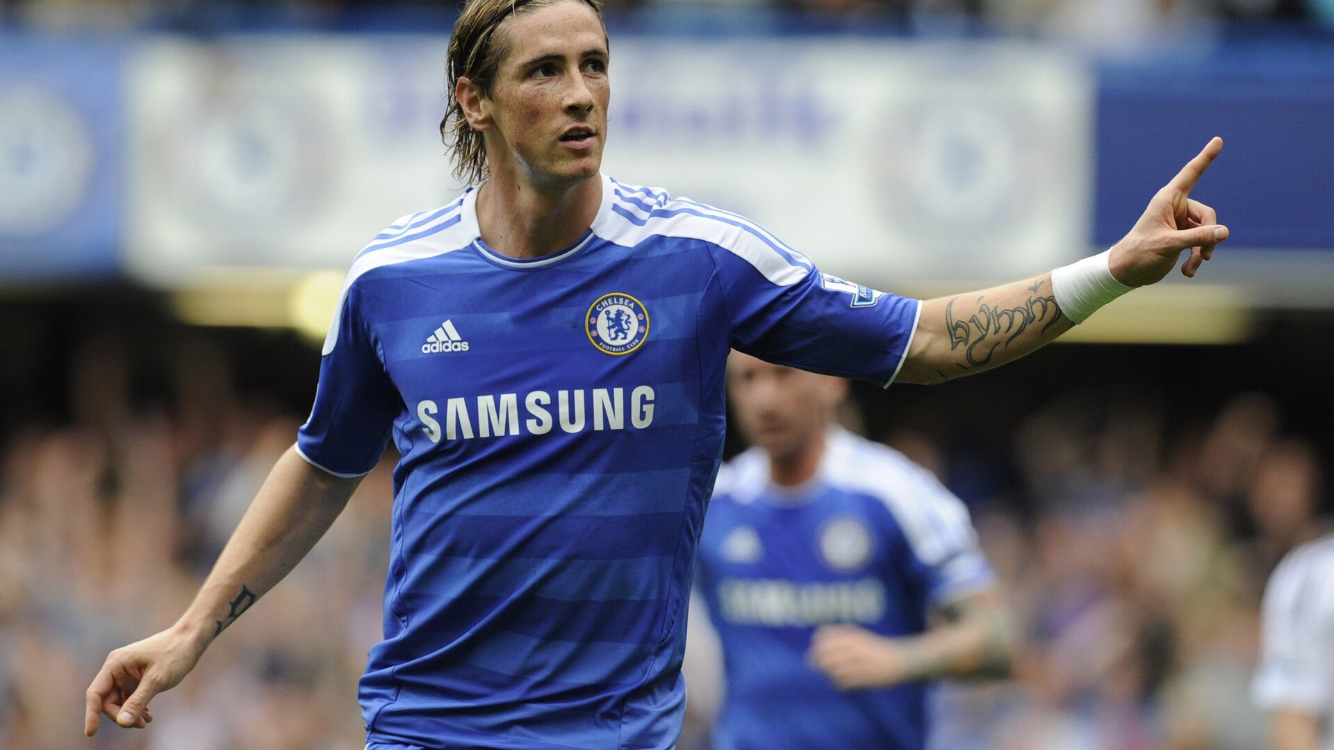 “腰旗美式橄榄球:东部新区赛场成全民热议的运动话题”